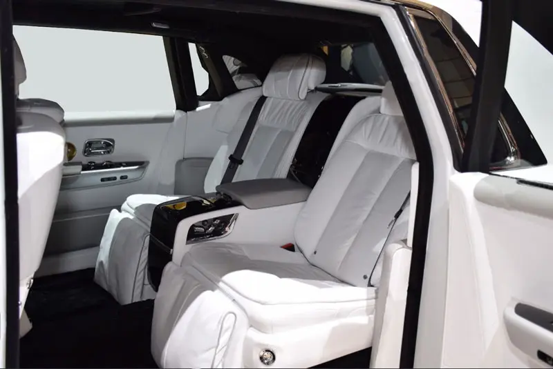 imgi_6_Rolls-Royce-Phantom-VIII-8-backside-seats